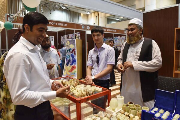 Пакистанский караван в Душанбе Пакистанский караван в Душанбе - Sputnik Таджикистан