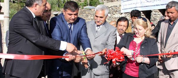 Зимни ифтитоҳи хати барқ байни Тоҷикистону Афғонистон. Намояндагони ИМА, Фонди рушди Оғохон ва Помир Энерҷӣ - Sputnik Тоҷикистон