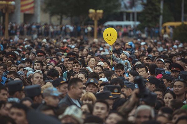 Во время концерта в честь празднования Дня матери на главной площади Бишкека (Кыргызстан). Архивное фото - Sputnik Таджикистан