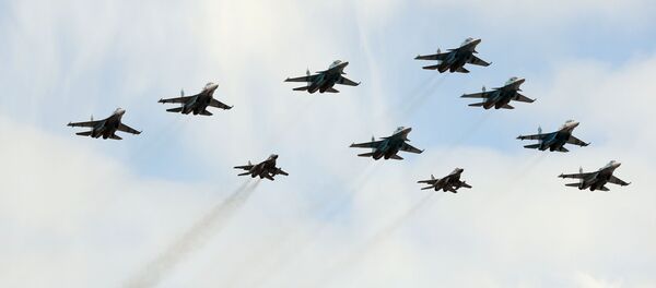 Совместная тренировка пеших и механизированных колонн к Параду Победы Совместная тренировка пеших и механизированных колонн к Параду Победы - Sputnik Таджикистан