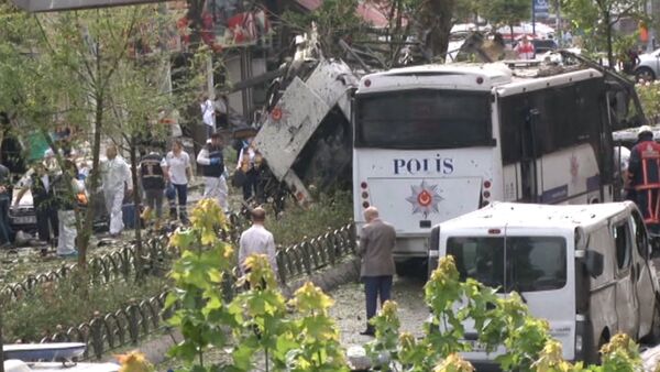 Кадры с места взрыва у автобусной остановки в центре Стамбула - Sputnik Таджикистан