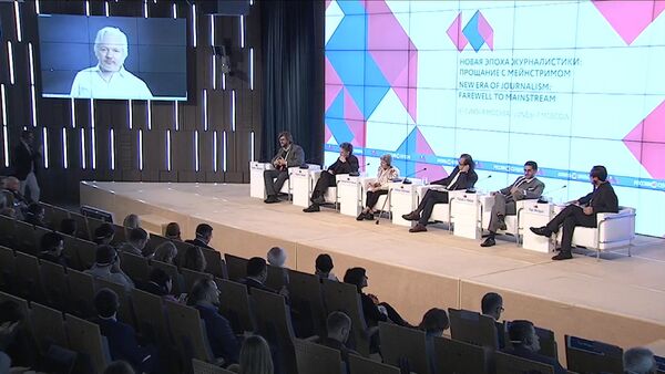 Выступление Джулиана Ассанжа на медиафоруме в МИА Россия сегодня - Sputnik Таджикистан