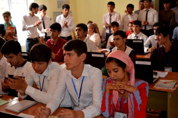 В Центре обучения мигрантов в Курган-Тюбе прошел первый выпуск - Sputnik Таджикистан
