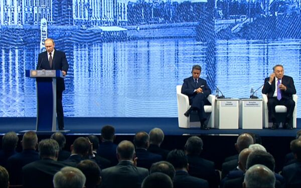 LIVE: Выступление президента РФ Владимира Путина на пленарном заседании ПМЭФ - Sputnik Таджикистан