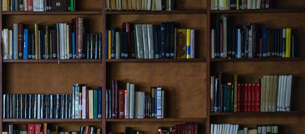 Книжный стеллаж. Архивное фото - Sputnik Тоҷикистон