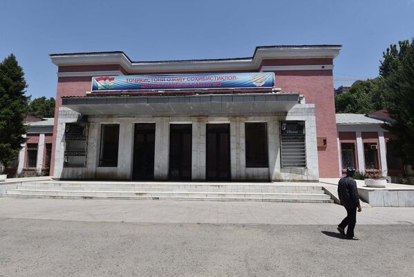 Последние дни театра имени Владимира Маяковского в Душанбе - Sputnik Таджикистан