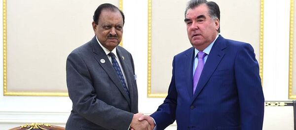 Глава Таджикистана Эмомали Рахмон и президент Пакистана Мамнун Хусейн на встрече в Ташкенте - Sputnik Тоҷикистон