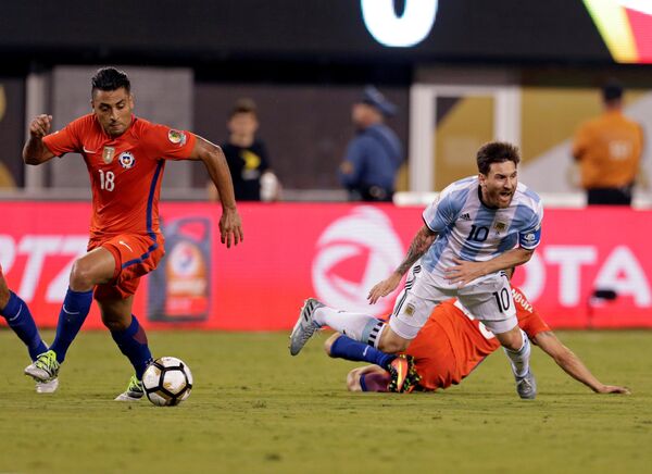 Лионель Месси в матче Аргентина - Чили в финале Кубка Америки - Sputnik Таджикистан