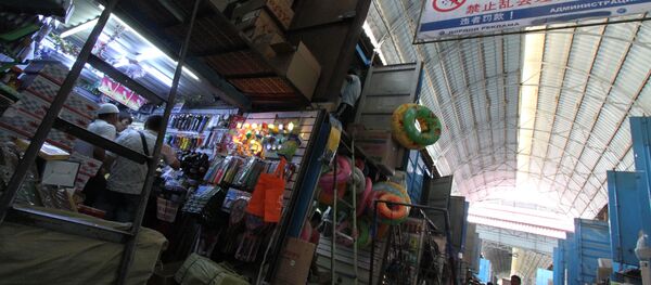 Торговые павильоны на китайском рынке Джунхай в Бишкеке Торговые павильоны на китайском рынке Джунхай в Бишкеке - Sputnik Таджикистан