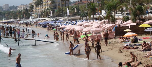 Городской пляж Канн - Sputnik Таджикистан