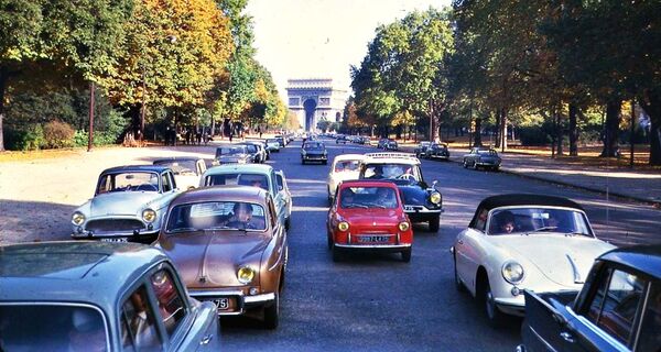 Машины на улицах Парижа. Архивное фото - Sputnik Таджикистан