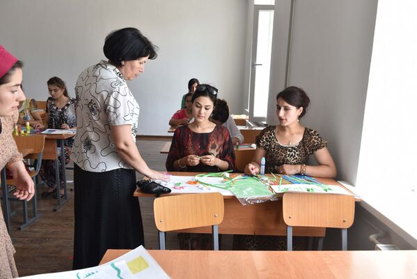 Вступительные экзамены в Институт дизайна и искусств Таджикистана - Sputnik Таджикистан