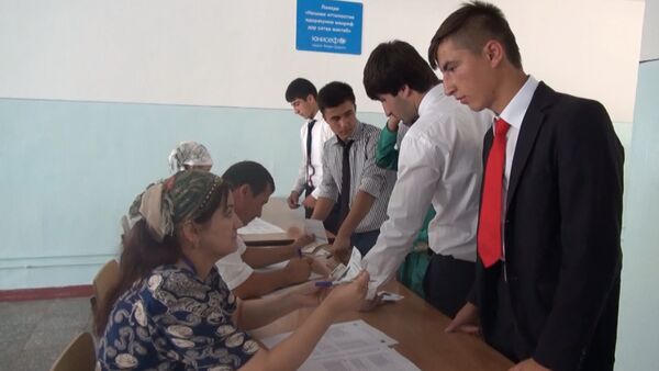 Абитуриенты в Таджикистане сделали шаг во взрослую жизнь - Sputnik Таджикистан