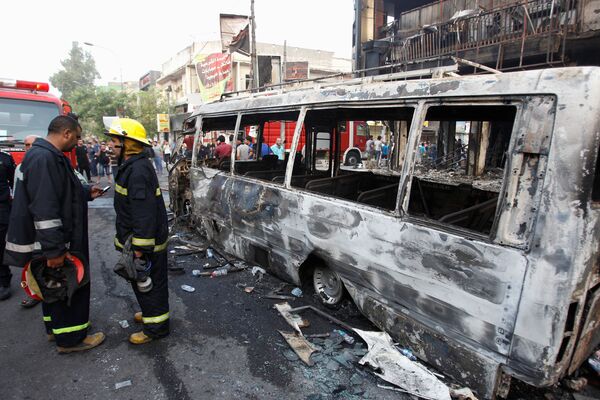 Пожарные на месте взрыва в центре Багдада - Sputnik Таджикистан