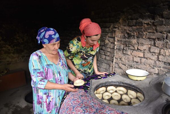 Священный праздник Ид аль-Фитр: как в Душанбе отметили Иди Рамазон - Sputnik Таджикистан