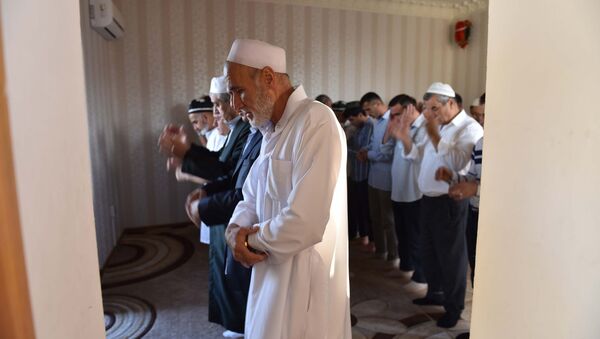 Священный праздник Ид аль-Фитр: как в Душанбе отметили Иди Рамазон - Sputnik Таджикистан
