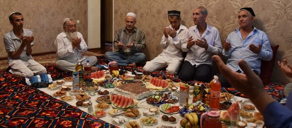 Священный праздник Ид аль-Фитр: как в Душанбе отметили Иди Рамазон - Sputnik Тоҷикистон