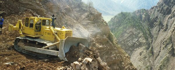 Расчистка склонов гор в створе водохранилища - Sputnik Таджикистан