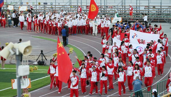 Парад атлетов на открытии VI Международных спортивных игр Дети Азии на стадионе Туймаада в Якутске, архивное фото - Sputnik Таджикистан