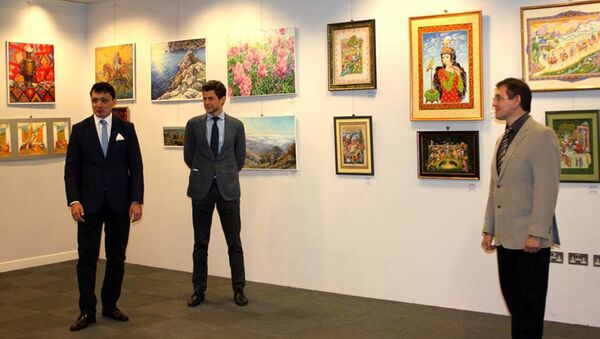 Работы знаменитого таджикского миниатюриста Олима Камолова представлены в Лондоне в рамках международного этнографического фестиваль-конкурса ETHNO ART FEST - Sputnik Таджикистан