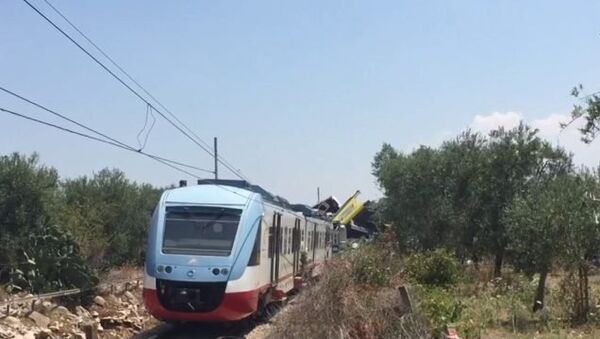 Два пассажирских поезда столкнулись на юге Италии. Кадры с места ЧП - Sputnik Таджикистан