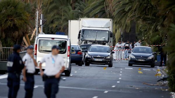 Полиция Франции оцепила место теракта в городе Ницца - Sputnik Таджикистан