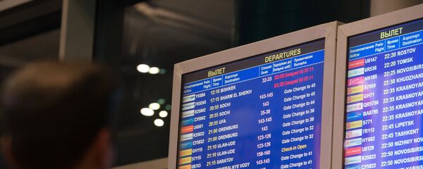 Табло с информацией о вылетах - Sputnik Таджикистан