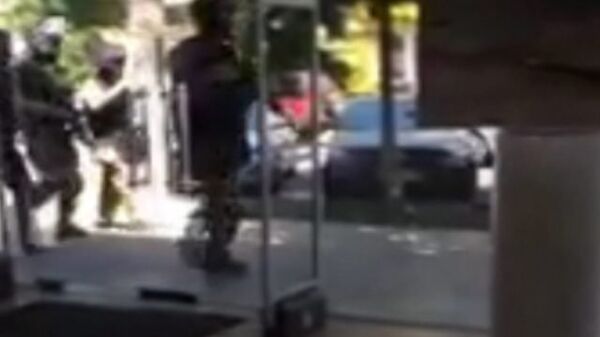 Нападение на отделение полиции в Алма-Ате. Кадры с места ЧП - Sputnik Таджикистан