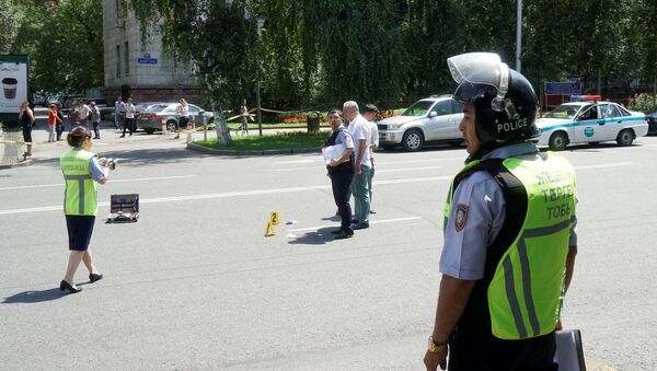 Сотрудники полиции Казахстана на месте стрельбы в Алма- Ате. 18 июля 2016 - Sputnik Таджикистан