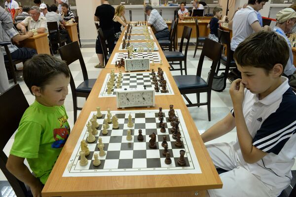 Дети на шахматном турнире, архивное фото - Sputnik Таджикистан