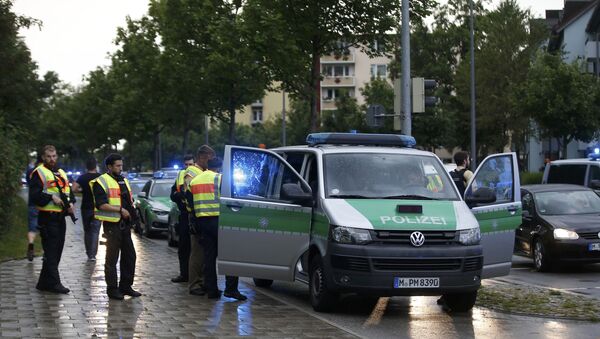 Полиция Мюнхена приехала к торговому комплексу, где неизвестные открыли стрельбу - Sputnik Таджикистан