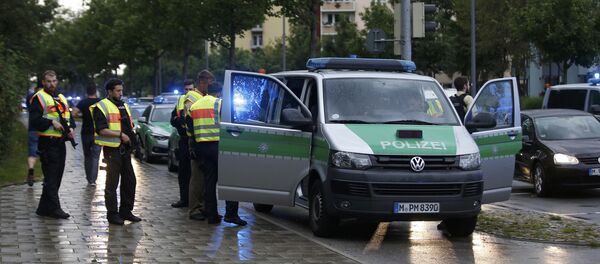 Полиция Мюнхена приехала к торговому комплексу, где неизвестные открыли стрельбу - Sputnik Таджикистан