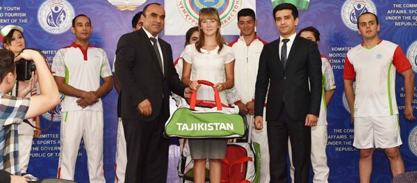 Маросими супоридани либосҳои олимпии Бразилия-2016 ба варзишграони тоҷик - Sputnik Тоҷикистон