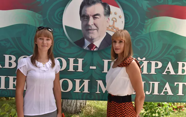 Варзишгар духтарони тоҷик шиновар Анастасия Тюрина (аз тарафи чап) ва даванда Кристина Пронженко. Варзишгар духтарони тоҷик шиновар Анастасия Тюрина (аз тарафи чап) ва даванда Кристина Пронженко. - Sputnik Тоҷикистон