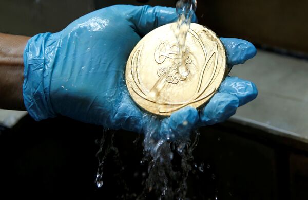 Медали для Олимпиады в Рио: процесс производства - Sputnik Таджикистан