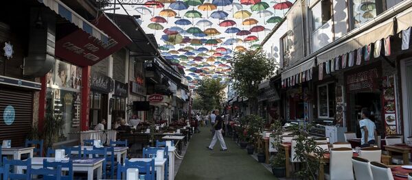 Тарабхона дар яке аз кӯчаҳои Анталия. Акса аз бойгонӣ - Sputnik Тоҷикистон