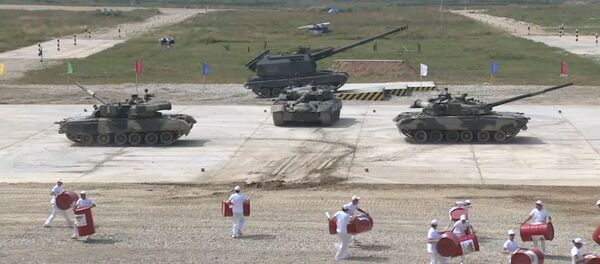 Открытие &quot;Танкового биатлона&quot; на подмосковном полигоне Алабино - Sputnik Таджикистан