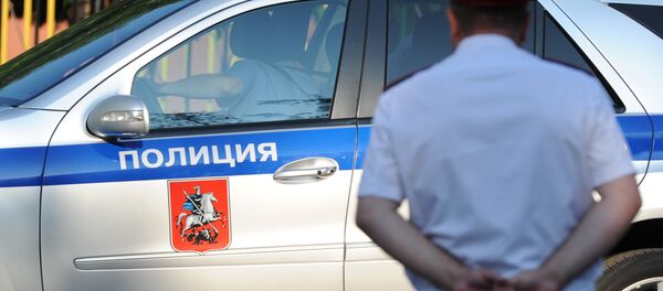 Автомашинаи полис ва корманди полис. Акс аз бойгонӣ - Sputnik Тоҷикистон