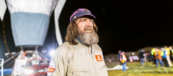 Федор Конюхов перед началом путешествия на воздушном шаре 12 июля 2016 года - Sputnik Таджикистан