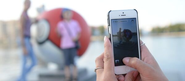 Гигантский покебол на набережной в Екатеринбурге Гигантский покебол на набережной в Екатеринбурге - Sputnik Таджикистан
