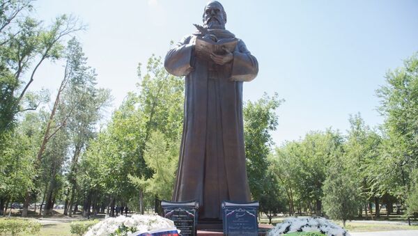 Памятник Омару Хайяму в Астрахани - Sputnik Таджикистан