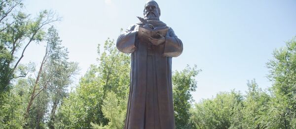 Памятник Омару Хайяму в Астрахани - Sputnik Таджикистан