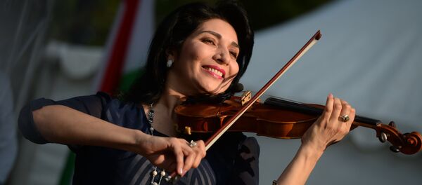 Ноҳид Зайналпур дар фестивали фарҳанги миллатҳо Офтоби шарқ - Sputnik Тоҷикистон