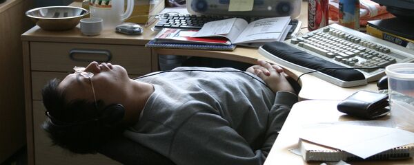 Хоб дар ҷои кор. Акс ах бойгонӣ - Sputnik Тоҷикистон