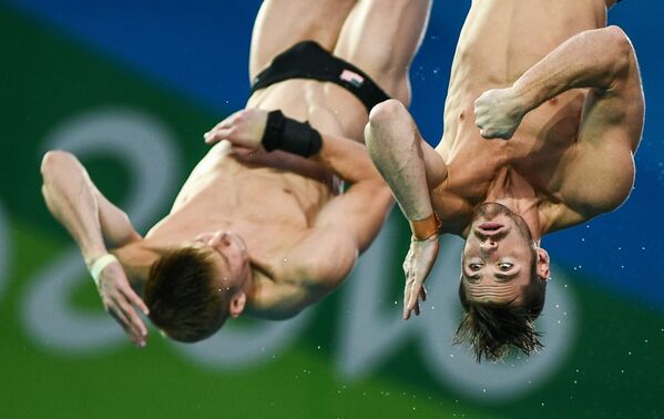 Олимпиада 2016. Синхронные прыжки в воду. Мужчины. Вышка 10 м - Sputnik Таджикистан
