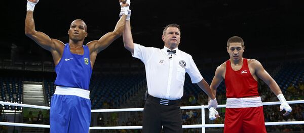 Муштзани тоҷик Анвар Юнусов аз варзишгари бразилӣ Робсон Консейкао дар бозиҳои олимпии Рио-2016 шикаст хӯрд - Sputnik Тоҷикистон