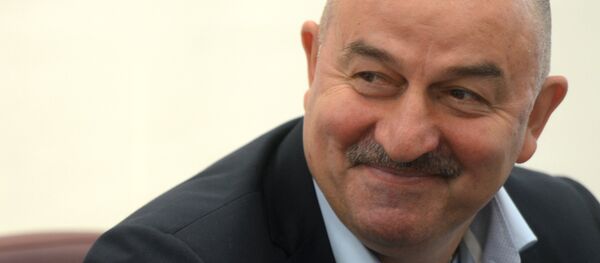 Главный тренер сборной России по футболу Станислав Черчесов. Архивное фото Главный тренер сборной России по футболу Станислав Черчесов. Архивное фото - Sputnik Таджикистан