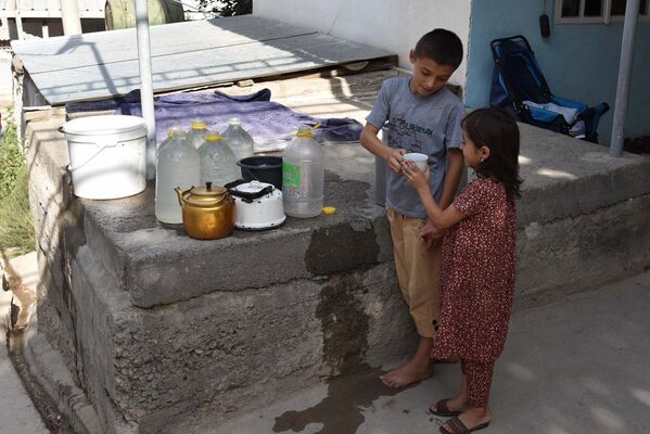 Как душанбинцам живется без водопровода - Sputnik Таджикистан