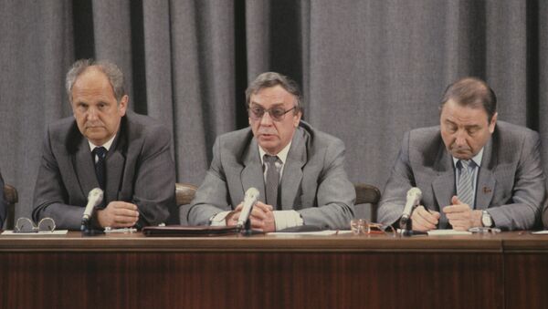 Члены ГКЧП Б.К. Пуго, Г.И. Янаев и О.Д. Бакланов на пресс-конференции - Sputnik Таджикистан