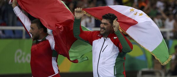 Дильшод Назаров выиграл золото на ОИ-2016 Дильшод Назаров выиграл золото на ОИ-2016 - Sputnik Таджикистан